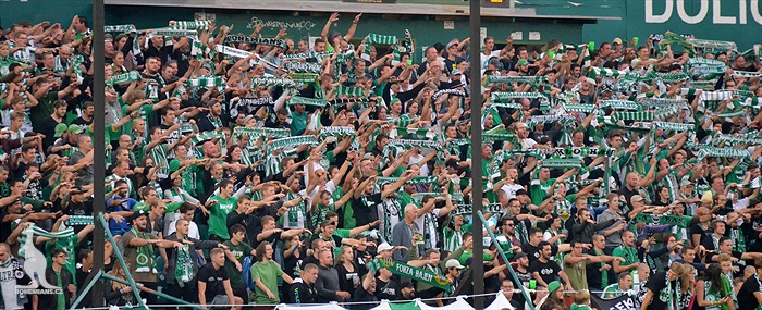 DĚNÍ NA TRIBUNÁCH: Bohemians - Slavia