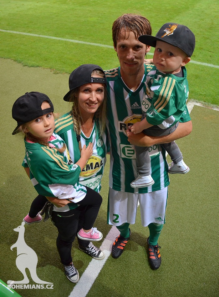 DĚNÍ NA TRIBUNÁCH: Bohemians - Slavia