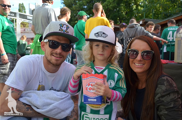 Dění na tribunách - Dětský den a utkání se Slovanem Bratislava