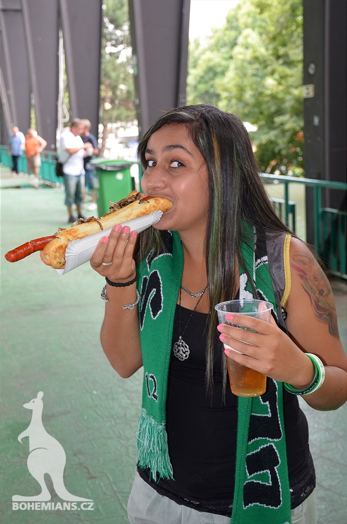 DĚNÍ NA TRIBUNÁCH: Bohemians - Pardubice