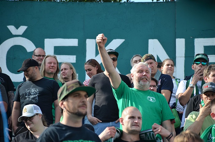 opava_nadstavbajaro_deni na tribunach 