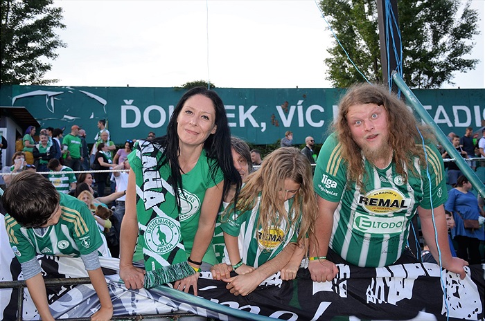 opava_nadstavbajaro_deni na tribunach 