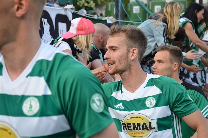 opava_nadstavbajaro_deni na tribunach 