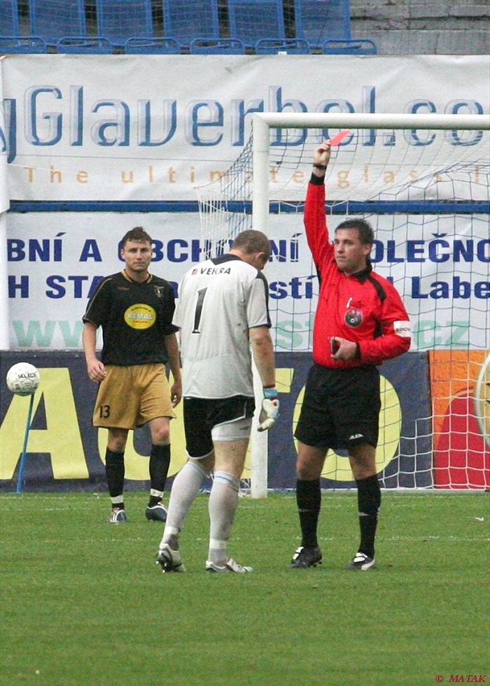 A už je to tu zase - Sňozík vidí červeně.