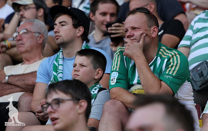 DĚNÍ NA TRIBUNÁCH: Dukla - Bohemians