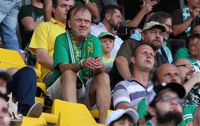 DĚNÍ NA TRIBUNÁCH: Dukla - Bohemians
