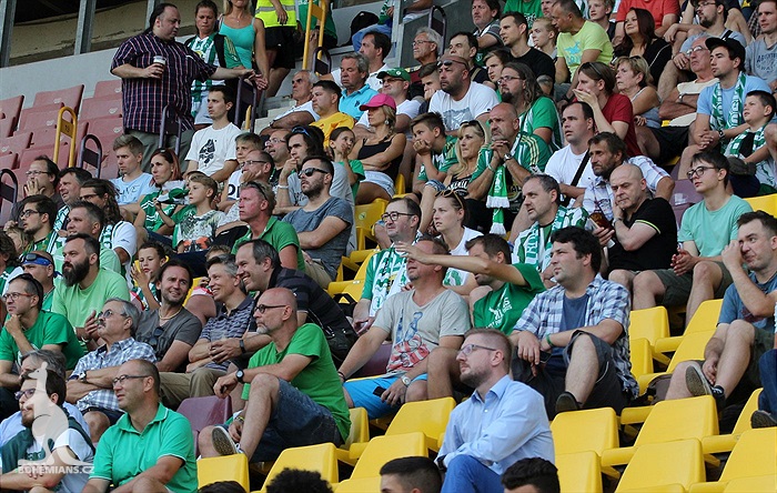 DĚNÍ NA TRIBUNÁCH: Dukla - Bohemians