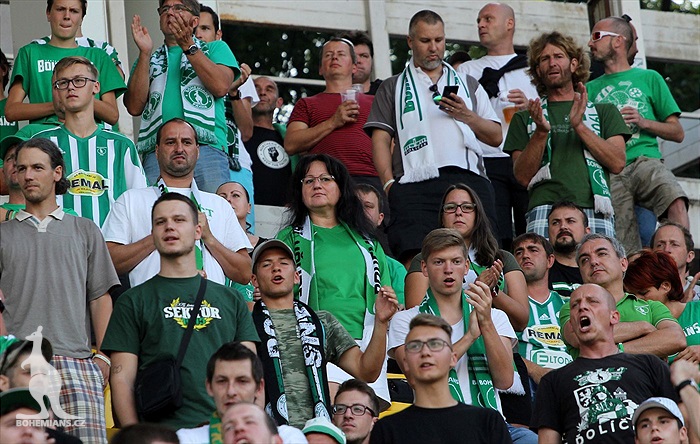 DĚNÍ NA TRIBUNÁCH: Dukla - Bohemians