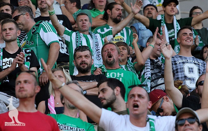 DĚNÍ NA TRIBUNÁCH: Dukla - Bohemians