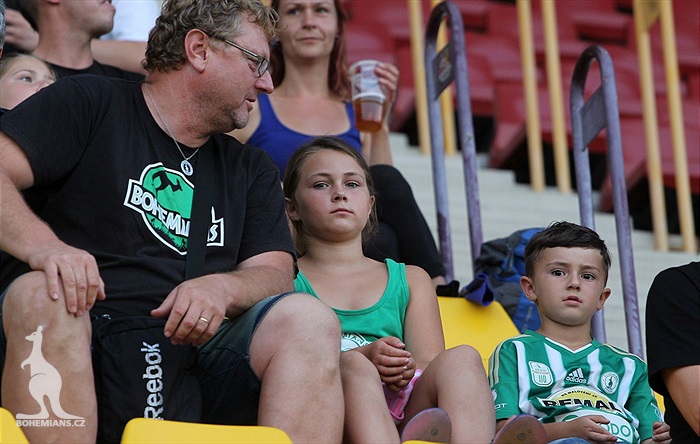 DĚNÍ NA TRIBUNÁCH: Dukla - Bohemians
