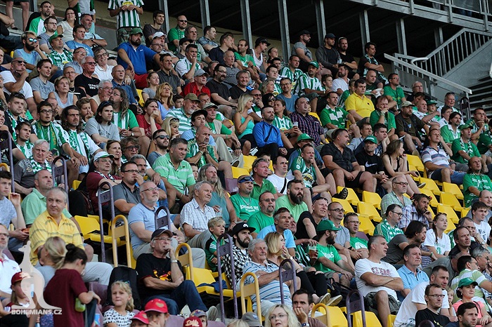 DĚNÍ NA TRIBUNÁCH: Dukla - Bohemians