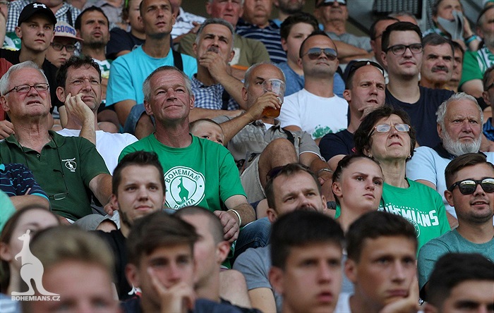 DĚNÍ NA TRIBUNÁCH: Dukla - Bohemians