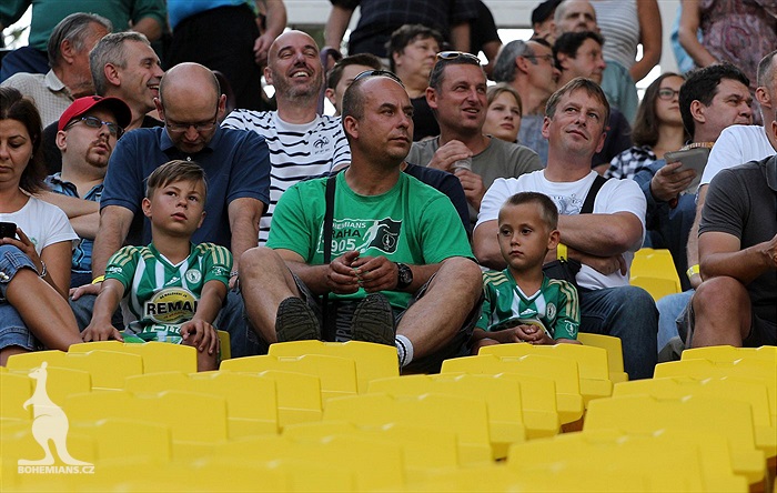 DĚNÍ NA TRIBUNÁCH: Dukla - Bohemians