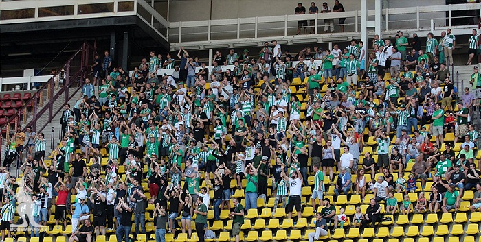 DĚNÍ NA TRIBUNÁCH: Dukla - Bohemians