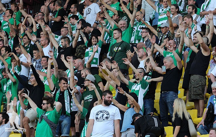 DĚNÍ NA TRIBUNÁCH: Dukla - Bohemians