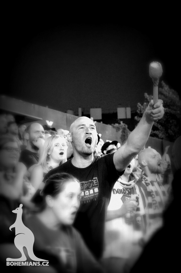 DĚNÍ NA TRIBUNÁCH: Bohemians - Jablonec