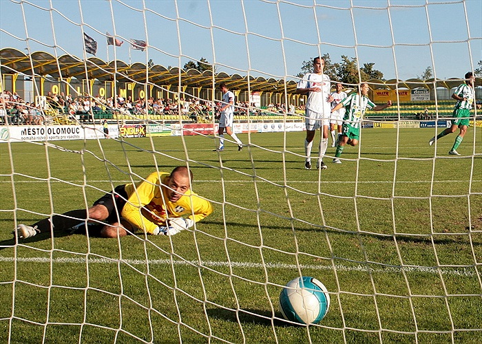 Gólman se jen smutně ohlíží, Bohemka vede 1:0.