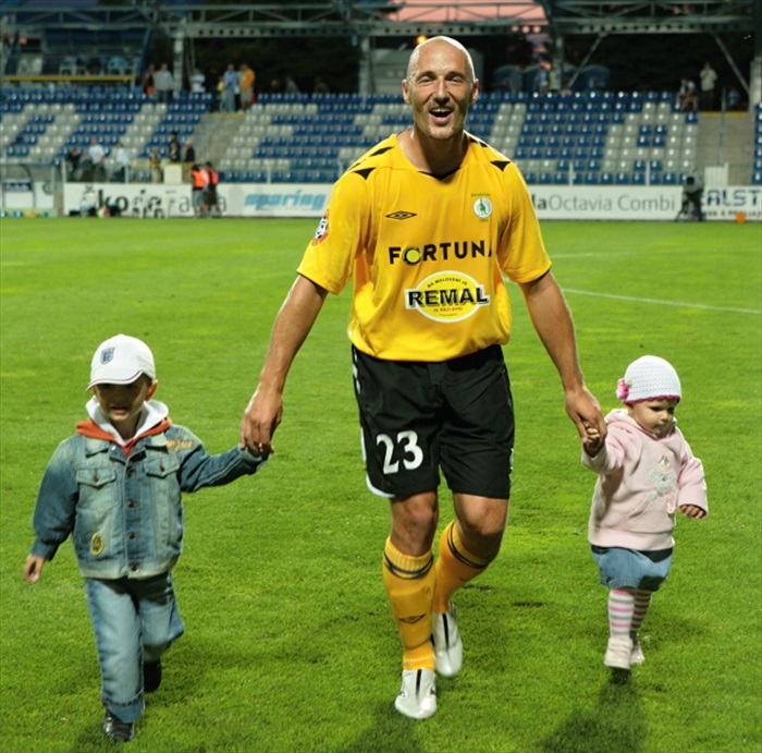 Raduje se i Luděk Zelenka se svými ratolestmi...