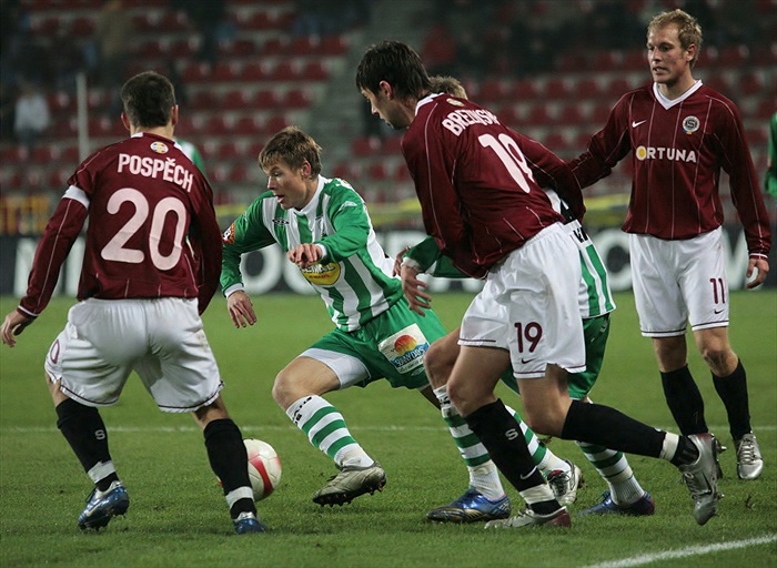 Květoň v rudém obležení.