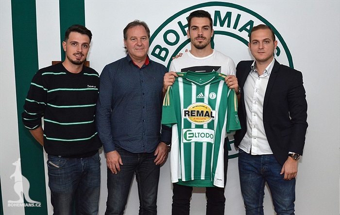 Petr Buchta podepsal smlouvu 