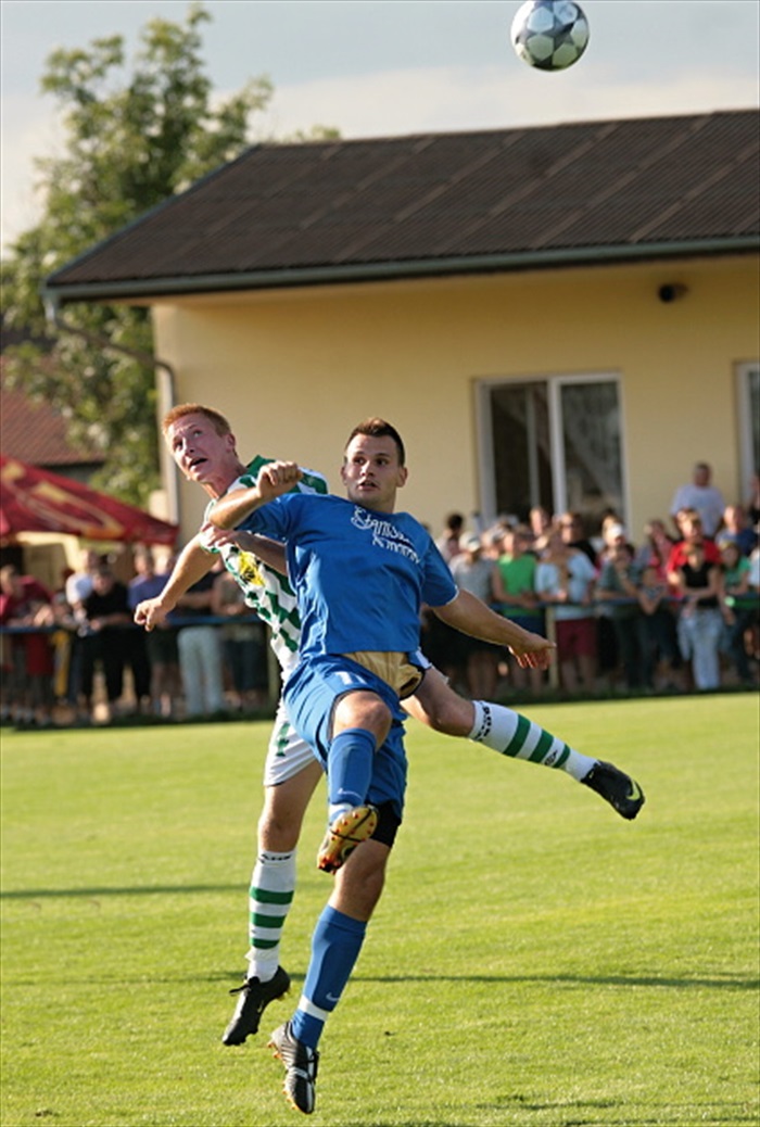 Hlavičkový souboj Michala Pávka