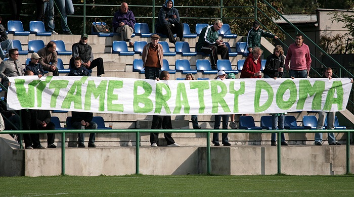 Přátelské vztahy mezi fanoušky.