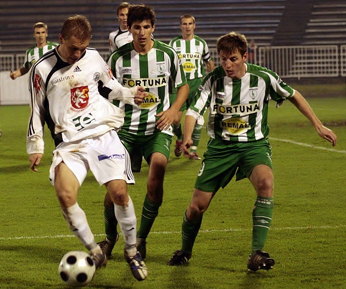 Dvojice Rychlík, Adam v obranné práci.