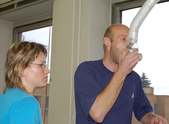 Jde se do finiše - nasazuje se náhubek.