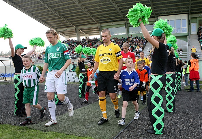 Nástup obou týmů.