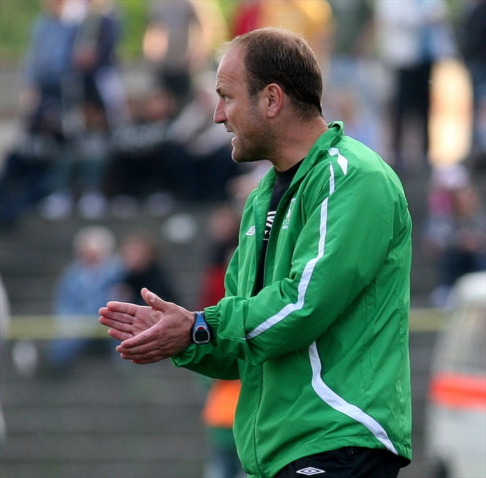 Kouč povzbuzuje tým.