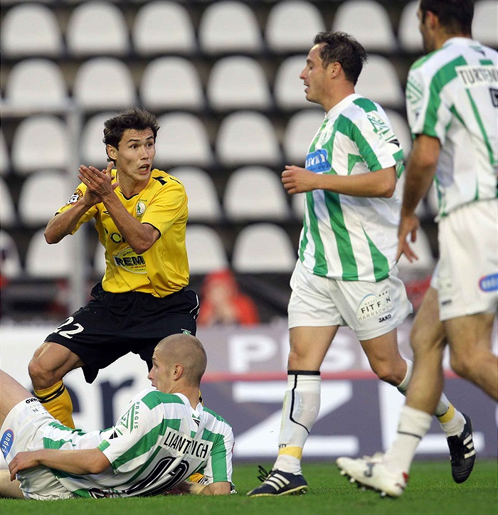 Ibragimov reklamuje ruku, která byla, sudí Příhoda ji neviděl.