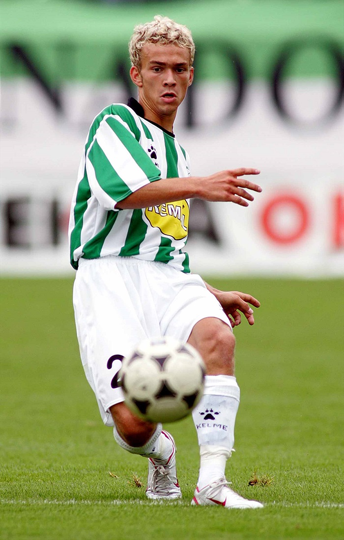 Bývalý dorostenec Jan Uchytil nastoupil na levém kraji obrany.