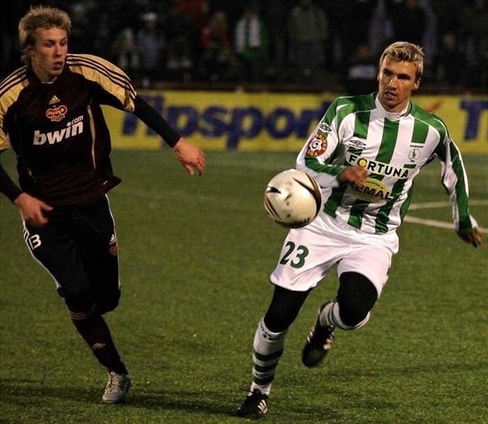 Janek se dostal do hry brzy po začátku.