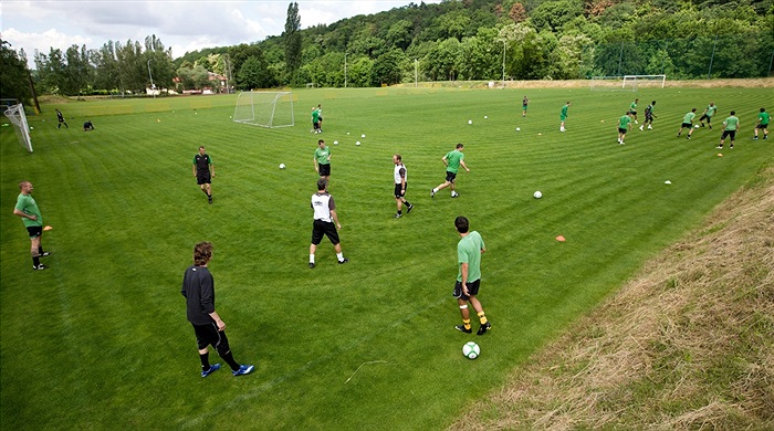 První trénink letní přípravy v Hrdlořezích.