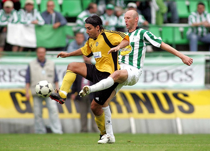 Karel Rada v obranném zákroku.