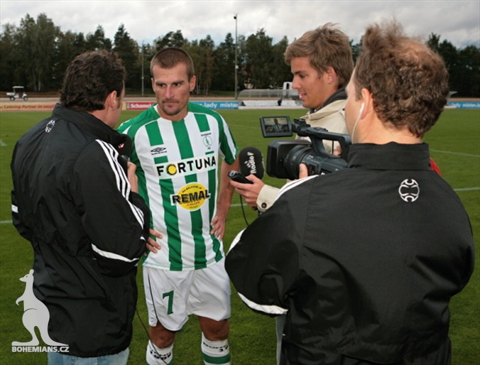 Marek Nikl byl středem zájmu domácích fanoušků a německých médií.