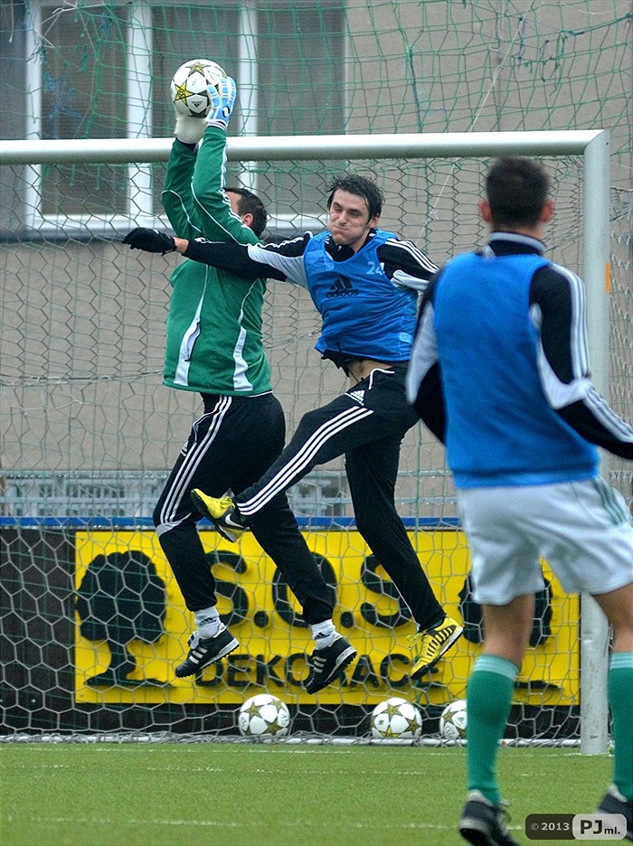 V úterý pokračovala příprava na hřišti