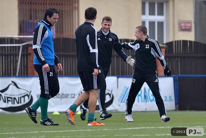 V úterý pokračovala příprava na hřišti