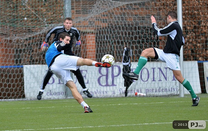 V úterý pokračovala příprava na hřišti