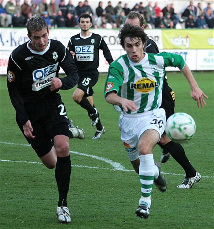 Morávek se dere do útoku.