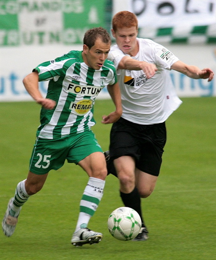 Kotyza se dere dopředu.