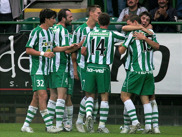 Morávek slaví vedoucí gól.