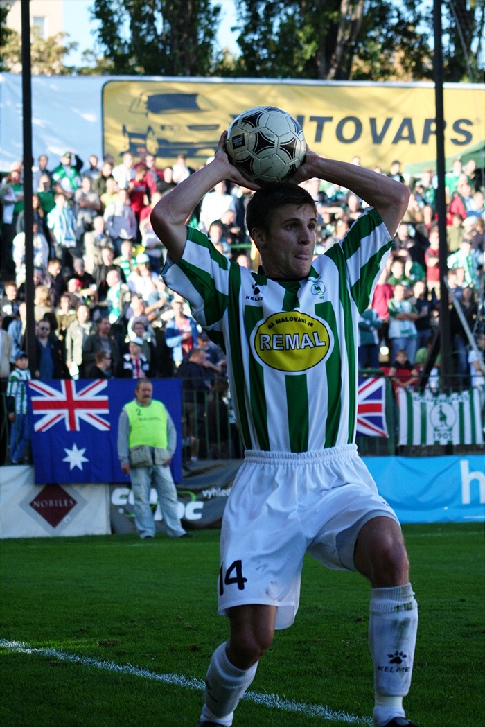 Lukáš Marek hází aut.