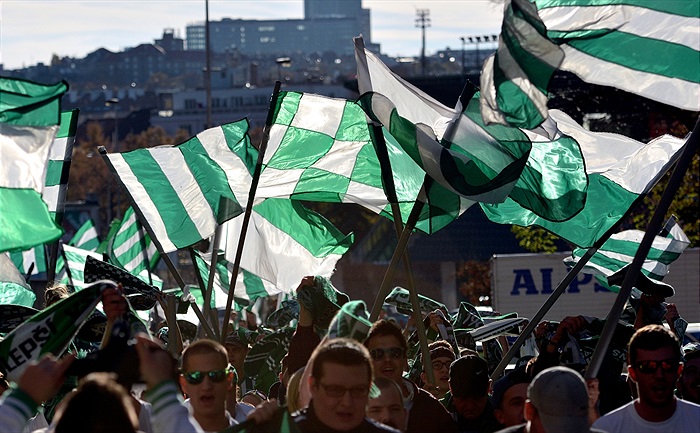 Pochod fanoušku z Ďolíčku do Edenu