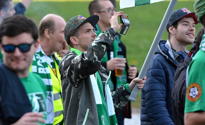 Pochod fanoušku z Ďolíčku do Edenu