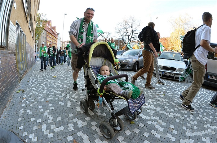 Pochod fanoušku z Ďolíčku do Edenu