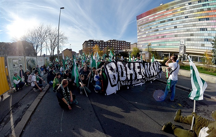 Pochod fanoušku z Ďolíčku do Edenu