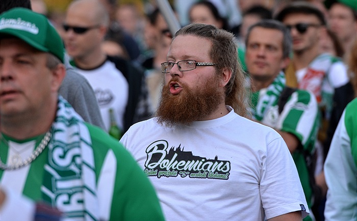 Pochod fanoušku z Ďolíčku do Edenu