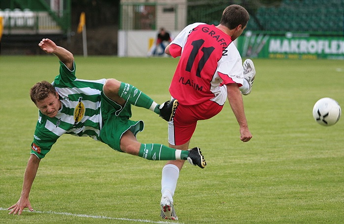 Honza Růžička schytal tvrdou ránu a odkulhal.