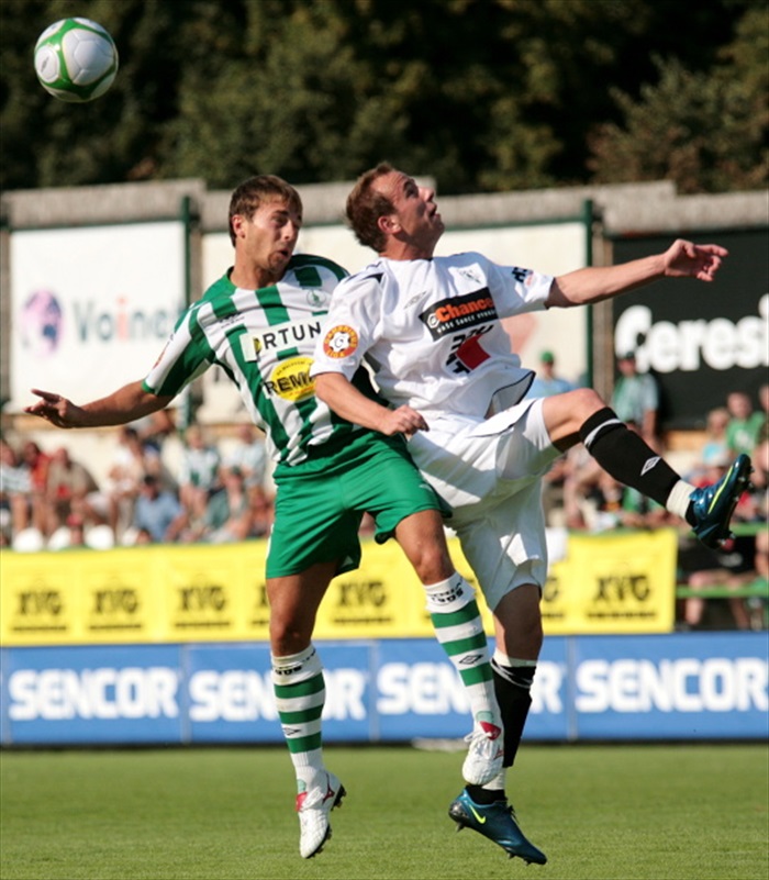 Jan Štohanzl v hlavičkovém souboji.